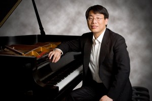 Chih-Long Hu at Piano
