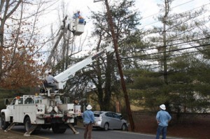 Oak Ridge Electric Department Replaces Utility Pole