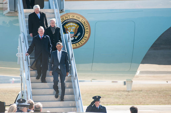 President Barack Obama, Sen. Bob Corker, Sen. Lamar Alexander, and Rep. John Duncan at Air Force One