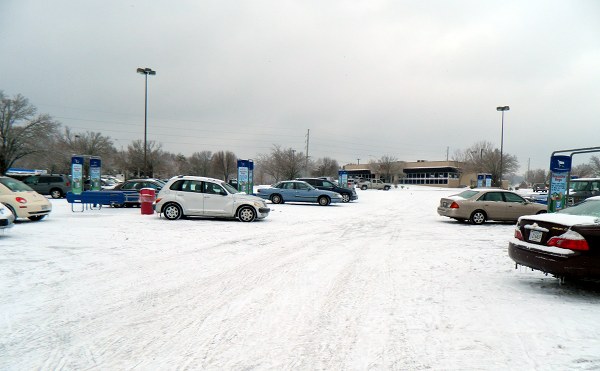 food-city-parking-lot-snow-feb-18-2015