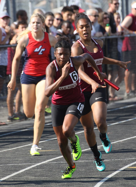 Caelyn Thompson and Bre Young 4x200-meter Relay
