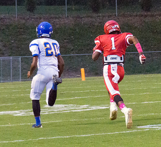 Jefferson Middle Isaiah Johnson and Robertsville Middle Keyon Porter on Oct. 1, 2015
