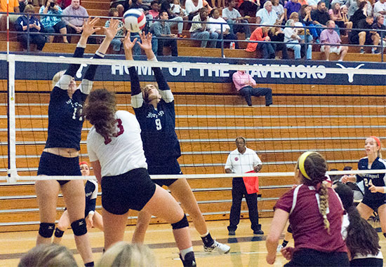 Lady Wildcats Emma Milloway and Farragut on Oct. 13, 2015