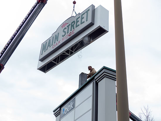 Main-Street-Oak-Ridge-Sign-Install-2-Dec-21-2015