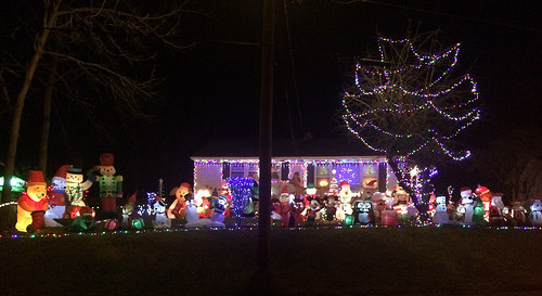 Quincy-Avenue-Christmas-Lights-December-2015