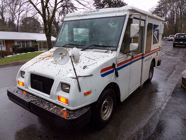 USPS-Mail-Truck-Damage-Jan-22-2016