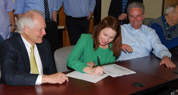 Emory-Valley-Center-Hickory-Construction-Contract-Signing-March-22-2016