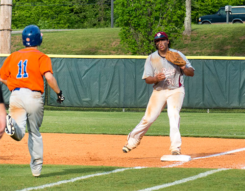 Wildcats-Armes-First-Base-Campbell-County-April-27-2016