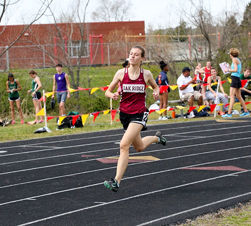 Girls 400-meter run (Photo by Luther Simmons)
