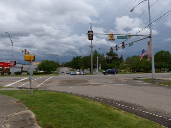 Intersection improvements are planned on Oak Ridge Turnpike at Tulane Avenue, pictured above on Wednesday, July 6, 2016, and Division Road. That project for signal upgrades for pedestrians has been approved by Oak Ridge City Council and is funded by a $432,000 TDOT grant. (Photo by John Huotari/Oak Ridge Today)