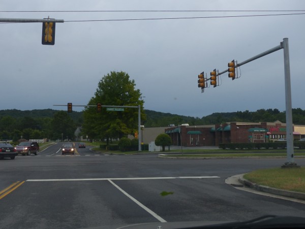 Traffic Light at Emory Valley and Briarcliff July 8 2016