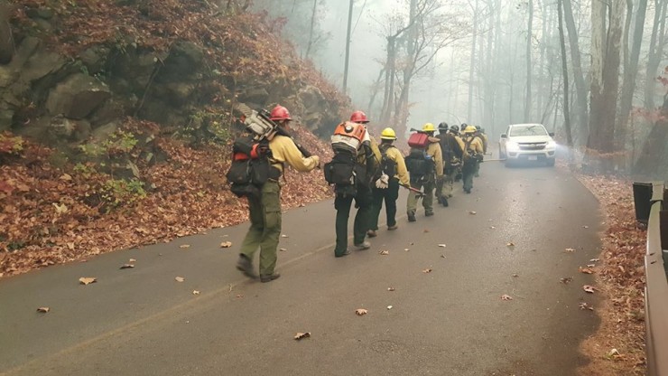 great-smoky-mountains-national-park-firefighters-nov-29-2016