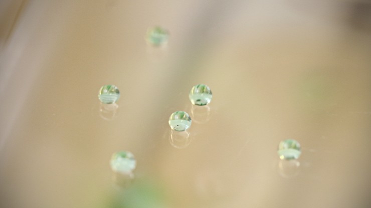 ornl-superhydrophobic-water-droplets