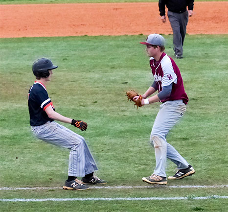 Playing first base, Oak Ridge senior Ben Aird (21) tags out a Powell runner Oak Ridge freshman Donovan Black (1) during a 6-4 loss to the Panthers at Bobby Hopkins Field on Friday, March 31, 2017. (Photo by John Huotari/Oak Ridge Today)