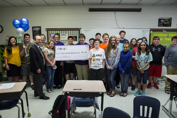 Donna Widner and her students at Oliver Springs Middle School received a $5,000 grant as runners-up in the 2017 ORAU Extreme Classroom Makeover competition. (Photo by ORAU)
