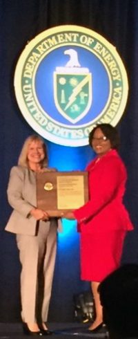 Scientific Sales, Inc. (SSI) President Vicki Dyer receives the 8(a)/Small Disadvantaged Business of the Year award from Acting DOE Office of Small and Disadvantaged Business Utilization Director Christy Jackiewicz. (Photo from DOE Office of Environmental Management "EM Update" newsletter)