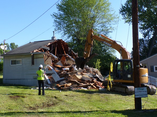 The first home to be torn down in Anderson County as part of the state's HHF Blight Elimination Program was being demolished at 678 West Outer Drive in Oak Ridge on Wednesday, May 3, 2017. (Photo by John Huotari/Oak Ridge Today)