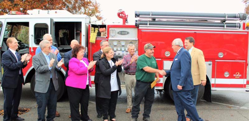 The City of Oak Ridge donated a fire engine to the Briceville Volunteer Fire Department on Nov. 6, 2017, as they awaited delivery of a new fire truck. (Photo by City of Oak Ridge)
