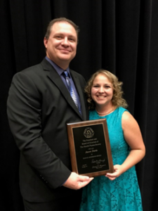 Jason Davis, health physicist at the Oak Ridge Institute for Science and Education Radiation Emergency Assistance Center/Training Site, received the 2017 Elda E. Anderson Award from the Health Physics Society earlier this year. He is pictured with his wife, Samantha. (Photo by ORAU)
