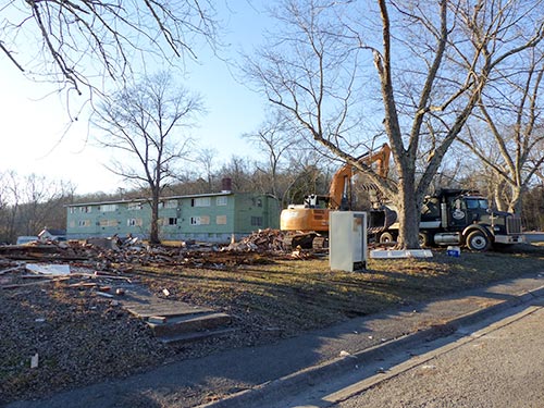 Demolition work by Brady Excavating and Demolition of Crab Orchard, Tenn., was under way on Thursday afternoon, Jan. 25, 2018, at an Applewood Apartments building on Hunter Circle in the Highland View neighborhood in Oak Ridge. (Photo by John Huotari/Oak Ridge Today) 