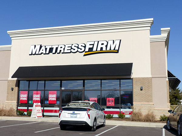 The new Mattress Firm store is pictured above on South Illinois Avenue on Saturday, Jan. 6, 2018. (Photo by John Huotari/Oak Ridge Today)