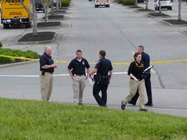 The Oak Ridge Police Department on Sunday morning, April 22, 2018, investigated a death behind National Fitness Center in central Oak Ridge. (Photo by John Huotari/Oak Ridge Today)