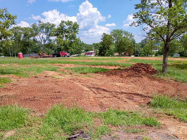 After a years-long dispute over alleged code violations, the 13 Applewood Apartments buildings on Hillside Road and Hunter Circle have been demolished. This picture was taken looking southeast from West Hunter Circle over an area where there used to be six buildings inside the semi-circular Hunter Circle on Monday, July 9, 2018. (Photo by John Huotari/Oak Ridge Today)