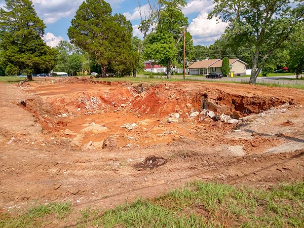 After a years-long dispute over alleged code violations, the 13 Applewood Apartments buildings on Hillside Road and Hunter Circle have been demolished. The site of one former building at Hillside Road and West Hunter Circle is pictured above on Monday, July 9, 2018. (Photo by John Huotari/Oak Ridge Today)