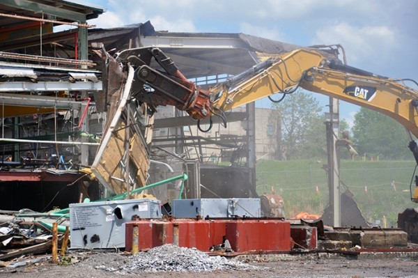 Crews began tearing down Building K-633 at the East Tennessee Technology Park in May 2018 and completed the project in June. (Photo courtesy U.S. Department of Energy Office of Environmental Management)