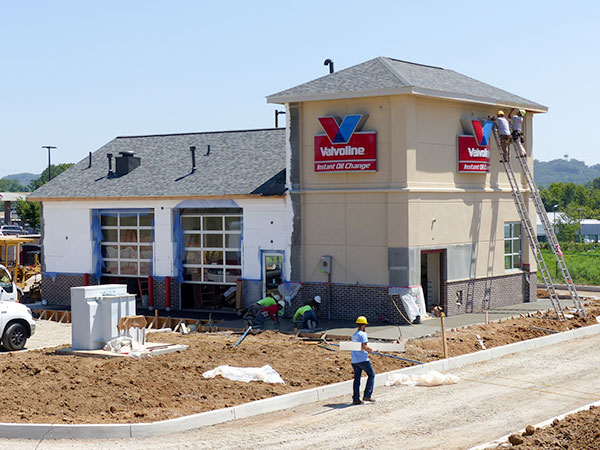 A Valvoline Instant Oil Change is pictured above under construction near Kroger at the Westcott Center shopping center at the intersection of Oak Ridge Turnpike and North Illinois Avenue on Thursday, Aug. 23, 2018. (Photo by John Huotari/Oak Ridge Today)