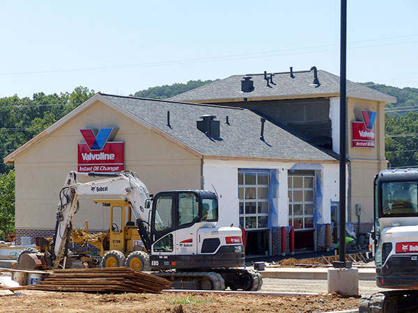 A Valvoline Instant Oil Change is pictured above under construction near Kroger at the Westcott Center shopping center at the intersection of Oak Ridge Turnpike and North Illinois Avenue on Thursday, Aug. 23, 2018. (Photo by John Huotari/Oak Ridge Today)