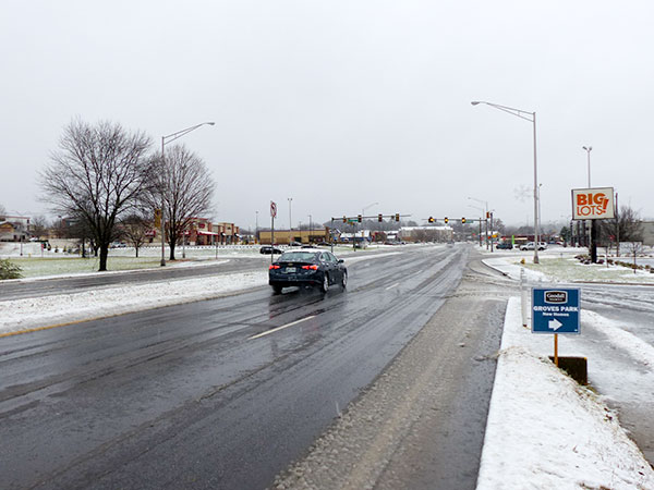 Many roads in Oak Ridge were covered by a wet, slushy snow on Sunday morning, Dec. 9, 2018, and some were slippery even when they appeared relatively clear. Pictured above is South Illinois Avenue. (Photo by John Huotari/Oak Ridge Today)